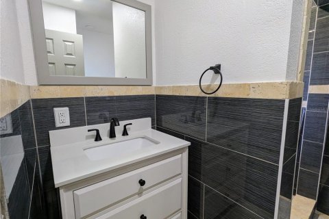 Casa en alquiler en Saint Petersburg, Florida, 3 dormitorios, 113.71 m2 № 1846832 - foto 10