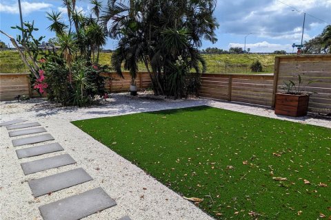 Casa en alquiler en Saint Petersburg, Florida, 3 dormitorios, 113.71 m2 № 1846832 - foto 3