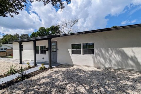 Casa en alquiler en Saint Petersburg, Florida, 3 dormitorios, 113.71 m2 № 1846832 - foto 1