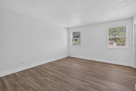 Propiedad comercial en venta en Holly Hill, Florida, 4 dormitorios, 199.18 m2 № 2419190 - foto 30