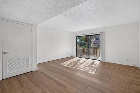 Propiedad comercial en venta en Holly Hill, Florida, 4 dormitorios, 199.18 m2 № 2419190 - foto 20