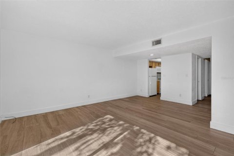 Propiedad comercial en venta en Holly Hill, Florida, 4 dormitorios, 199.18 m2 № 2419190 - foto 24