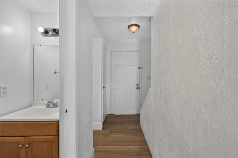 Propiedad comercial en venta en Holly Hill, Florida, 4 dormitorios, 199.18 m2 № 2419190 - foto 16