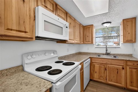 Propiedad comercial en venta en Holly Hill, Florida, 4 dormitorios, 199.18 m2 № 2419190 - foto 13