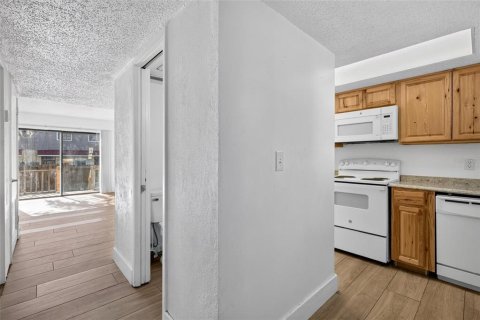 Propiedad comercial en venta en Holly Hill, Florida, 4 dormitorios, 199.18 m2 № 2419190 - foto 11