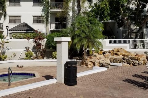 Condo in Coral Springs, Florida, 2 bedrooms  № 2027374 - photo 19