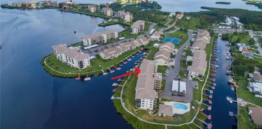 Condo in Port Richey, Florida, 2 bedrooms № 1444879