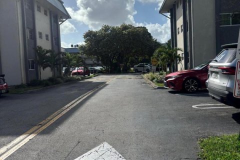 Condo in Coral Springs, Florida, 2 bedrooms № 2169883 - photo 2