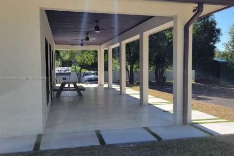 House in Clewiston, Florida 3 bedrooms, 153.29 sq.m. № 1850495 - photo 30