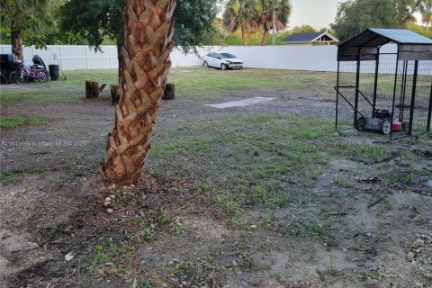 House in Clewiston, Florida 3 bedrooms, 153.29 sq.m. № 1850495 - photo 11