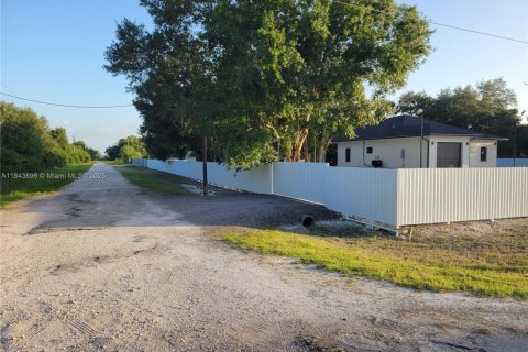 House in Clewiston, Florida 3 bedrooms, 153.29 sq.m. № 1850495 - photo 14
