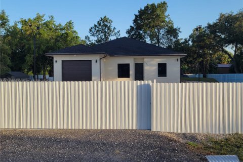 House in Clewiston, Florida 3 bedrooms, 153.29 sq.m. № 1850495 - photo 1