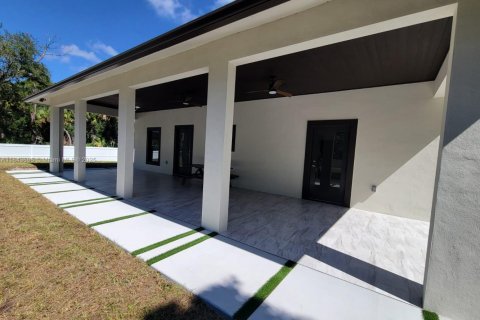 House in Clewiston, Florida 3 bedrooms, 153.29 sq.m. № 1850495 - photo 28