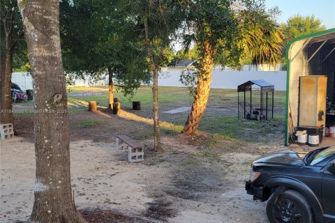 House in Clewiston, Florida 3 bedrooms, 153.29 sq.m. № 1850495 - photo 9