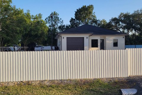 House in Clewiston, Florida 3 bedrooms, 153.29 sq.m. № 1850495 - photo 4