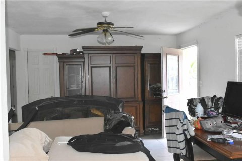 House in Immokalee, Florida 4 bedrooms, 114.46 sq.m. № 2148205 - photo 4