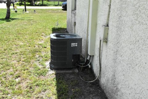 House in Immokalee, Florida 4 bedrooms, 114.46 sq.m. № 2148205 - photo 28
