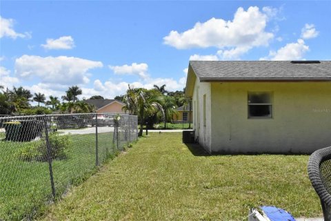 House in Immokalee, Florida 4 bedrooms, 114.46 sq.m. № 2148205 - photo 27
