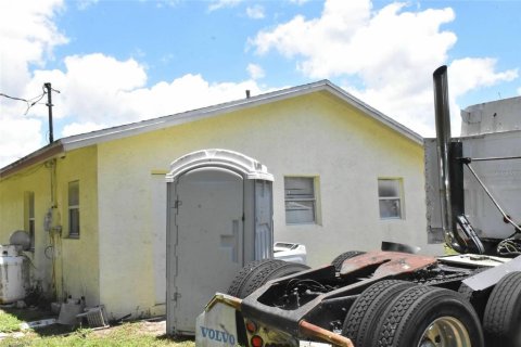 House in Immokalee, Florida 4 bedrooms, 114.46 sq.m. № 2148205 - photo 25