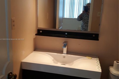 Condo in Aventura, Florida, 2 bedrooms  № 1928476 - photo 20