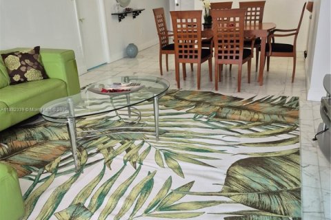 Condo in Aventura, Florida, 2 bedrooms  № 1928476 - photo 11