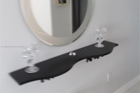 Condo in Aventura, Florida, 2 bedrooms  № 1928476 - photo 10