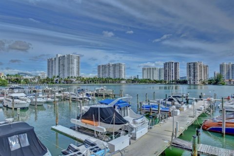 Condo in Aventura, Florida, 2 bedrooms  № 1928476 - photo 2