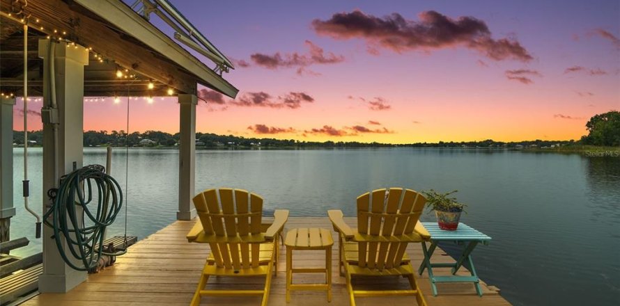 House in Mount Dora, Florida 4 bedrooms, 312.52 sq.m. № 1915466