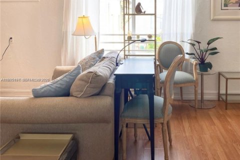 Apartamento en alquiler en Miami Beach, Florida, 40.04 m2 № 2062686 - foto 2