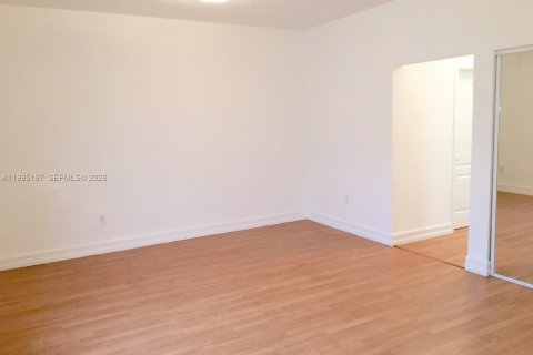 Apartamento en alquiler en Miami Beach, Florida, 40.04 m2 № 2062686 - foto 12