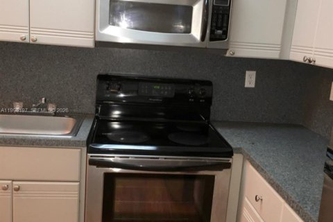 Apartamento en alquiler en Miami Beach, Florida, 40.04 m2 № 2062686 - foto 10