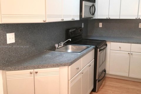 Apartamento en alquiler en Miami Beach, Florida, 40.04 m2 № 2062686 - foto 9