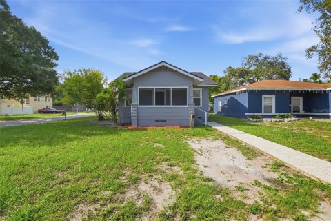 House in Saint Petersburg, Florida 3 bedrooms, 102.75 sq.m. № 2284587