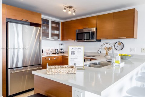 Condo in Miami, Florida, 1 bedroom  № 1938106 - photo 3