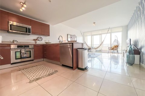 Condo in Miami, Florida, 1 bedroom  № 1938106 - photo 12