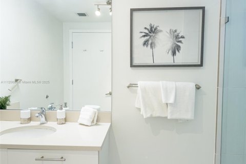 Condo in Miami, Florida, 1 bedroom  № 1938106 - photo 23