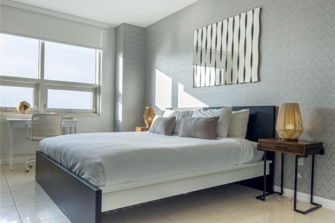 Condo in Miami, Florida, 1 bedroom  № 1938106 - photo 19