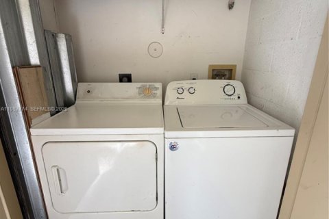 Снять в аренду квартиру в Холливуд, Флорида 1 спальня, 49.89м2, № 2048986 - фото 16