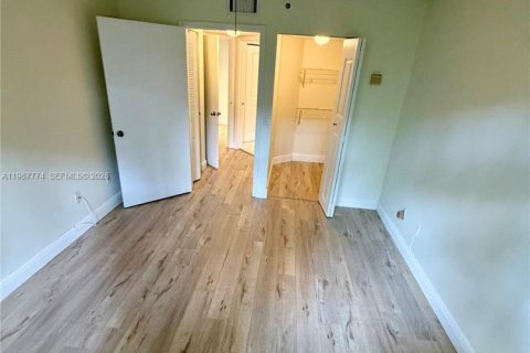 Снять в аренду квартиру в Холливуд, Флорида 1 спальня, 49.89м2, № 2048986 - фото 10