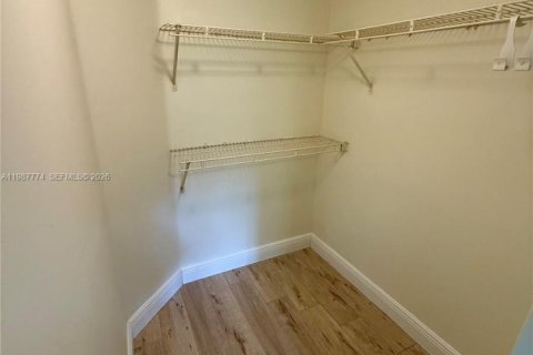 Снять в аренду квартиру в Холливуд, Флорида 1 спальня, 49.89м2, № 2048986 - фото 11