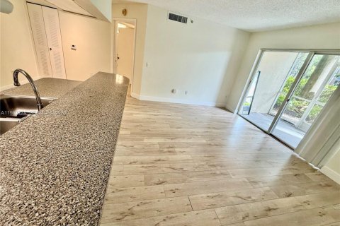 Снять в аренду квартиру в Холливуд, Флорида 1 спальня, 49.89м2, № 2048986 - фото 5