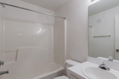 Condominio en alquiler en Gainesville, Florida, 1 dormitorio, 109.35 m2 № 2135444 - foto 9