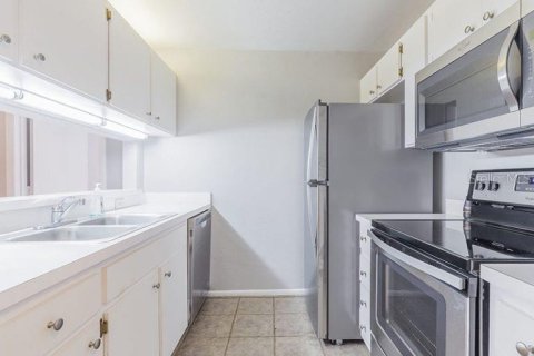 Condominio en alquiler en Gainesville, Florida, 1 dormitorio, 109.35 m2 № 2135444 - foto 6