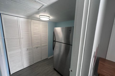 Снять в аренду кондоминиум в Халландейл-Бич, Флорида 29.73м2, № 2014884 - фото 3