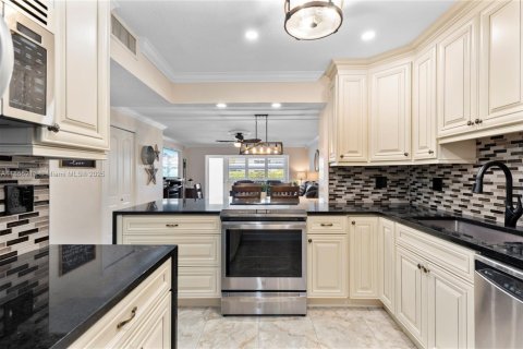 Copropriété à vendre à Hallandale Beach, Floride: 2 chambres, 99.78 m2 № 1881494 - photo 2