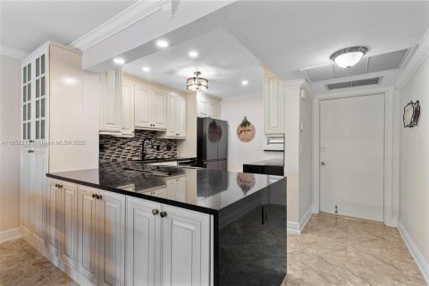 Copropriété à vendre à Hallandale Beach, Floride: 2 chambres, 99.78 m2 № 1881494 - photo 7