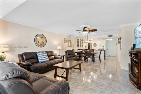 Copropriété à vendre à Hallandale Beach, Floride: 2 chambres, 99.78 m2 № 1881494 - photo 6