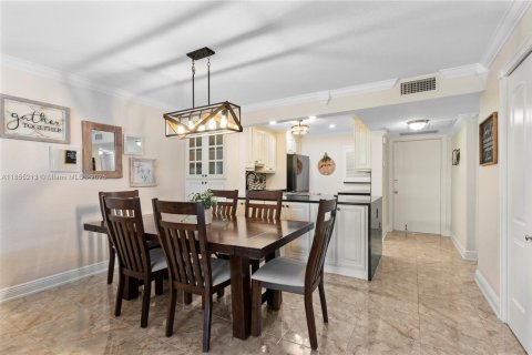 Copropriété à vendre à Hallandale Beach, Floride: 2 chambres, 99.78 m2 № 1881494 - photo 8