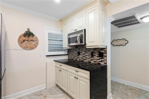 Copropriété à vendre à Hallandale Beach, Floride: 2 chambres, 99.78 m2 № 1881494 - photo 9