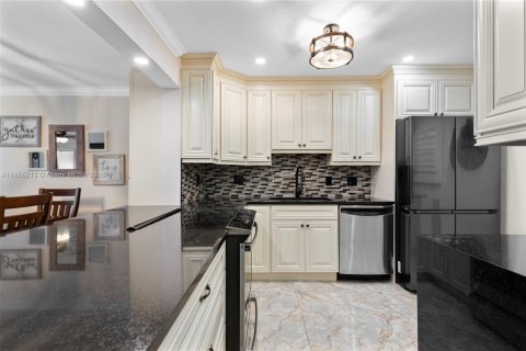 Copropriété à vendre à Hallandale Beach, Floride: 2 chambres, 99.78 m2 № 1881494 - photo 4